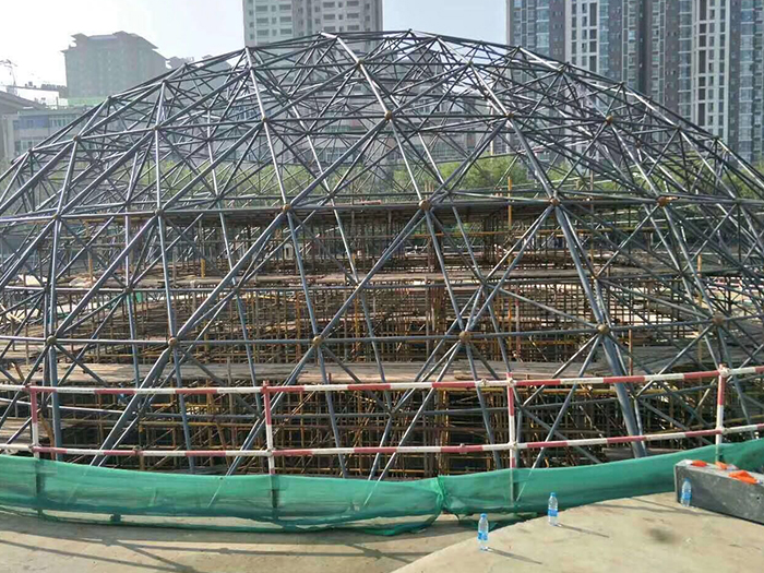 咸宁球形网架钢结构施工