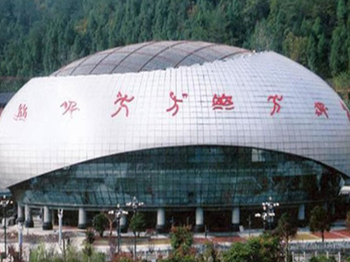 咸宁体育中心球形网架加工安装